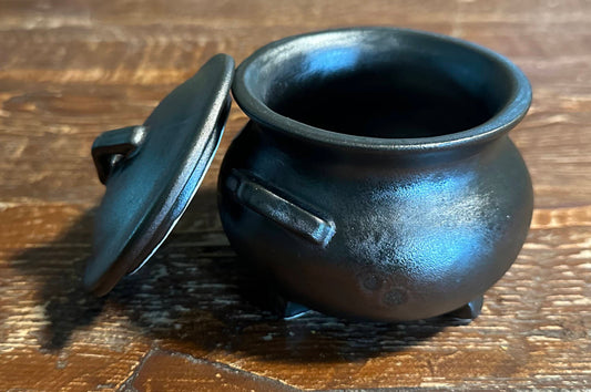 Cauldron with lid